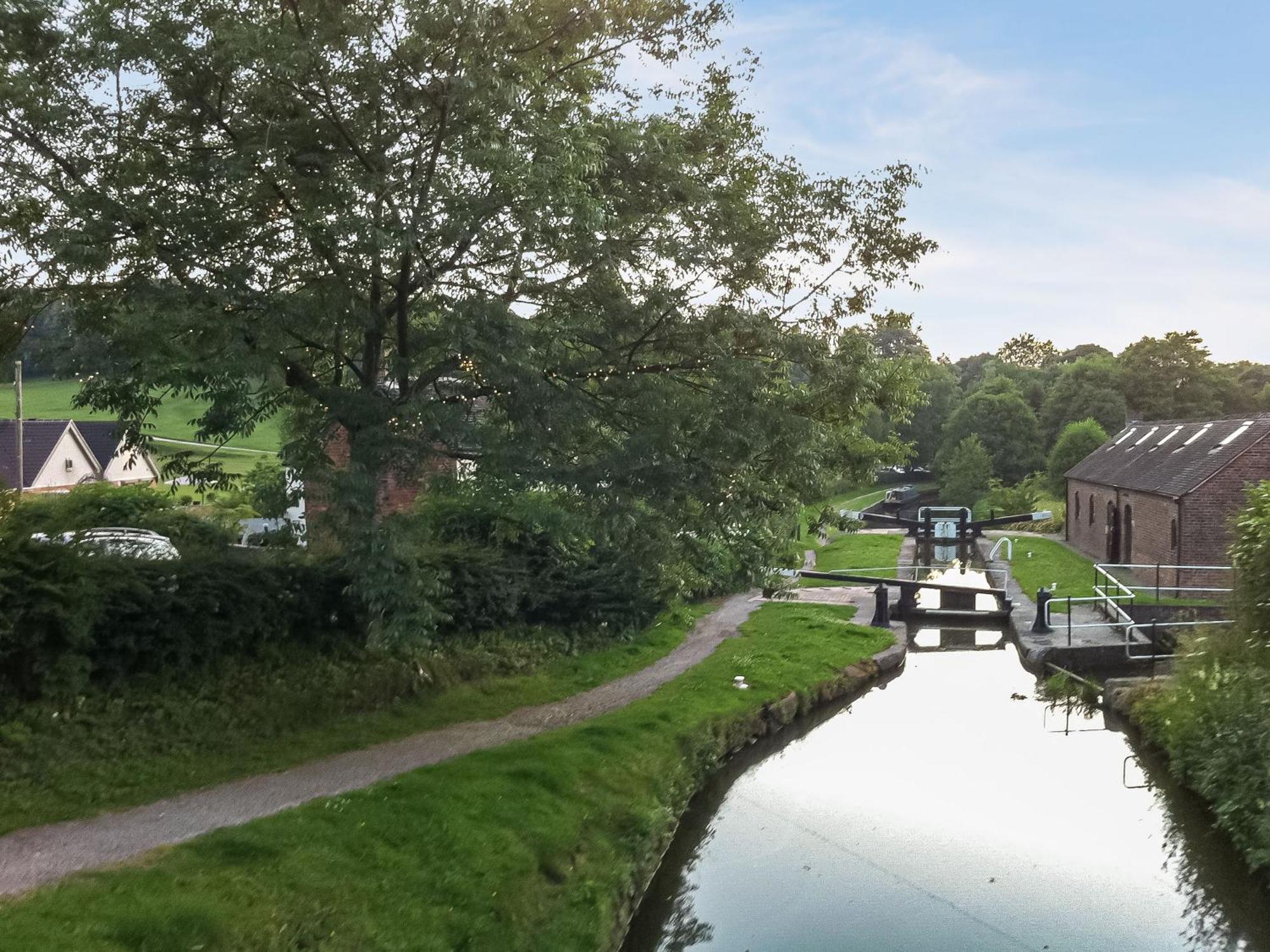 Serenity- Uk38551 Endon 外观 照片